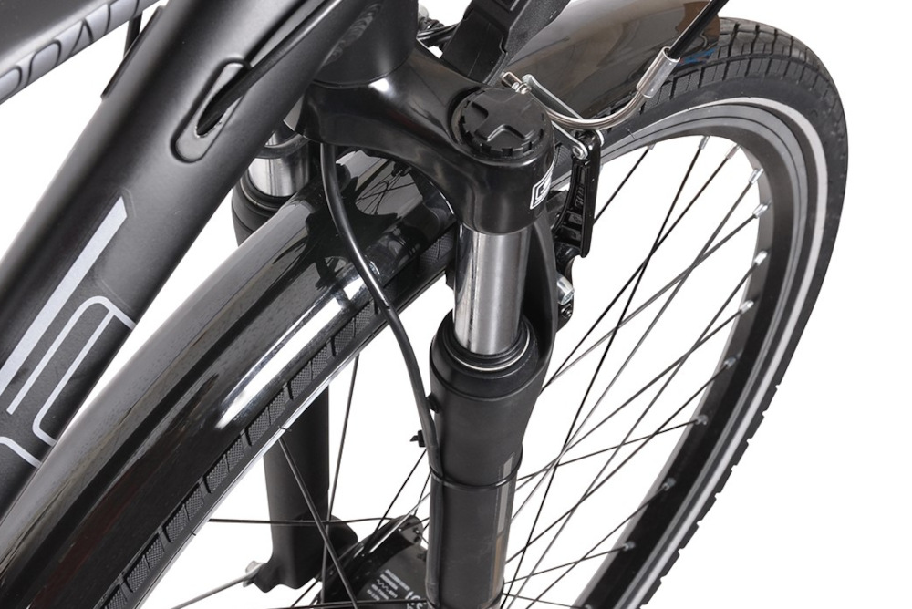 Rower trekkingowy INDIANA X-Road 3.0 M19 28 cali męski Czarno-brązowy rower typu hardtail amortyzator przedni sprężynowy marki SR Suntour M-3010-AP 1 1/8 ułatwia najeżdżanie na przeszkody niweluje wstrząsy na kierownicy niska masa roweru duża sztywność można regulować