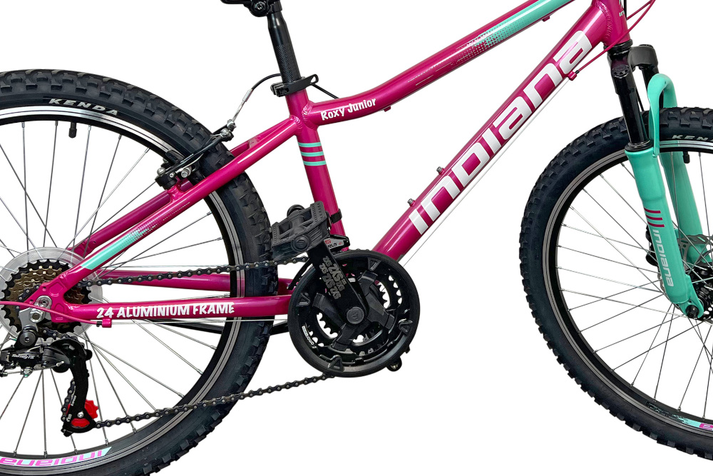 Rower młodzieżowy INDIANA Roxy Jr 24 cale dla dziewczynki Różowo-miętowy rama zaprojektowana z myślą o najmłodszych rowerzystach 13-calowa aluminiowa rower jest lżejszy jazda bardziej płynna dostosowana do najmłodszych geometria roweru ułatwia wsiadanie zsiadanie łatwiejsze manewrowanie wybór rozmiaru ramy wzrost Twojego dziecka mierzony w zrelaksowanej pozycji typ roweru