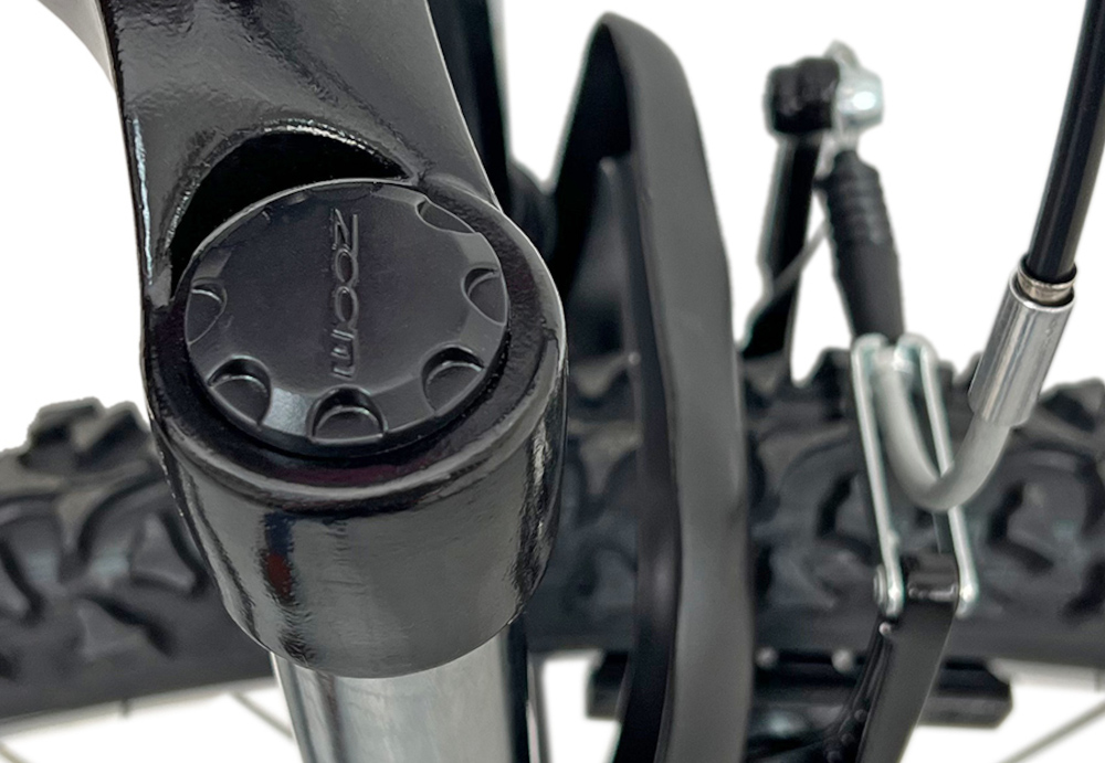 Rower górski MTB INDIANA X-Pulser 1.6 D15 26 cali damski Czarno-różowy rower typu hardtail przedni amortyzator marki ZOOM typ CH-389 26 1 1/8 ulatwia najezdzanie na przeszkody niweluje wstrzasy na kierownicy niska masa roweru duza sztywnosc regulacja za pomoca sprezyny i elastomeru