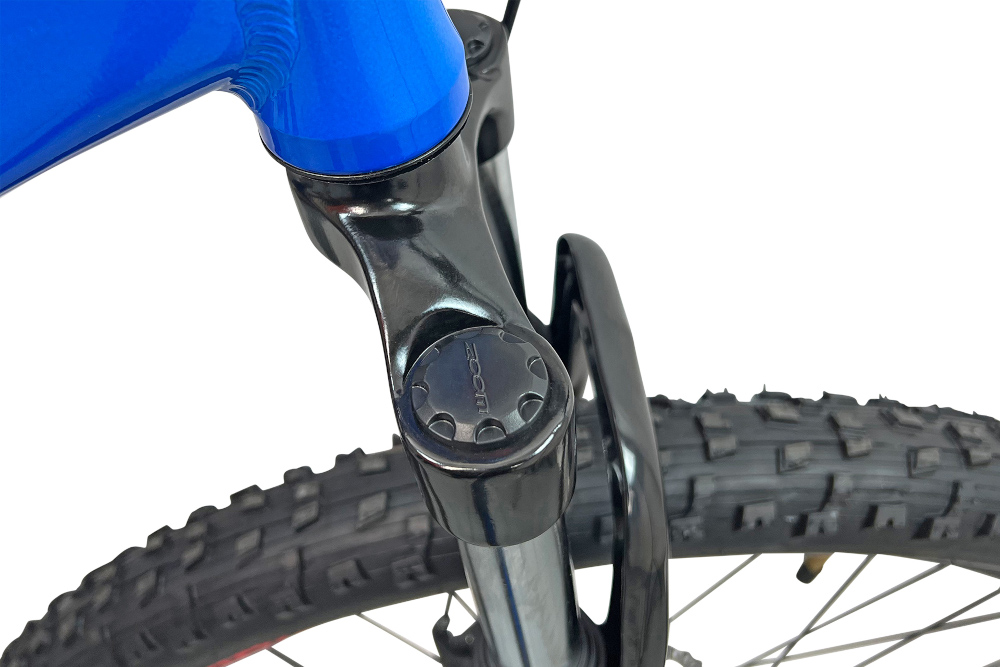 Rower górski MTB INDIANA X-Enduro 2.7 M17 27.5 cala męski Niebiesko-czerwony rower typu hardtail przedni amortyzator marki HL CORP ttypu CH-389 1 1/8 ulatwia najezadzanie na przeszkody niweluje wstrzasy niska masa roweru duza sztywnosc regulacja za pomoca sprezyny