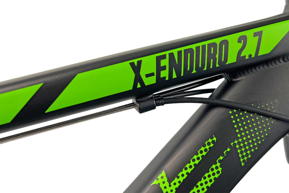 Rower górski MTB INDIANA X-Enduro 2.7 M15 27.5 cala męski Czarno-zielony rama 15-calowa aluminiowa odporna na korozje rower jest zwinny lekki latwo go podniesc wybor rozmiaru ramy Twoj wzrost mierzony w zrelaksowanej pozycji typ roweru dla osob o wzroscie od 154 do 165 cm