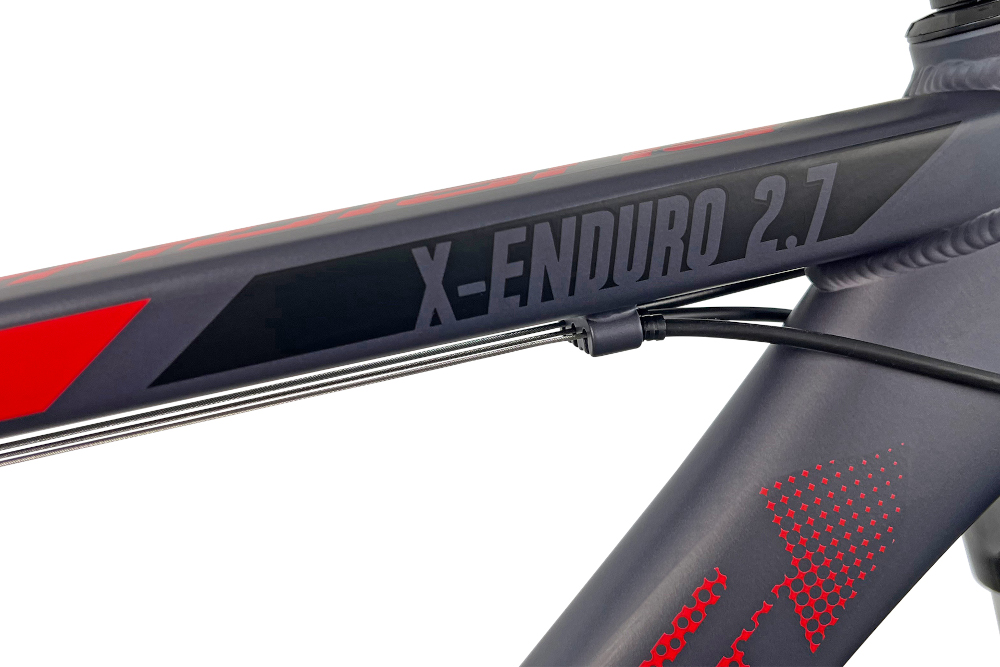 Rower górski MTB INDIANA X-Enduro 2.7 M15 27.5 cala męski Czarno-czerwony rama 15-calowa aluminiowa odporna na korozje rower jest zwinny lekki latwo go podniesc wybor rozmiaru ramy Twoj wzrost mierzony w zrelaksowanej pozycji typ roweru dla osob o wzroscie od 154 do 165 cm